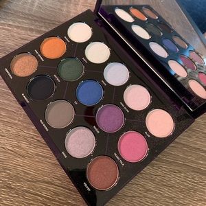 URBAN DECAY DISTORTION PALLET